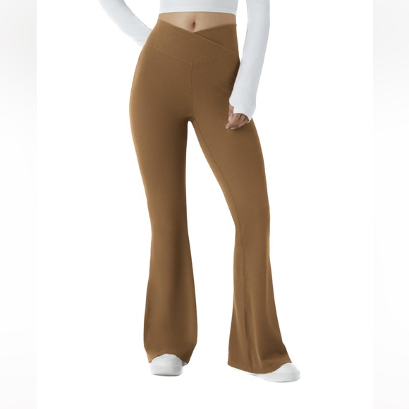 ✨HALARA - Wide Leg, Scrunched Butt✨ leggings - Picture 2 of 6